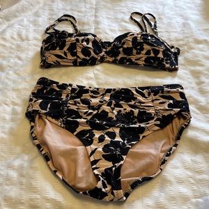 Jantzen bikini size 12 top and 10 bottom.  Black and pink floral.  Like new